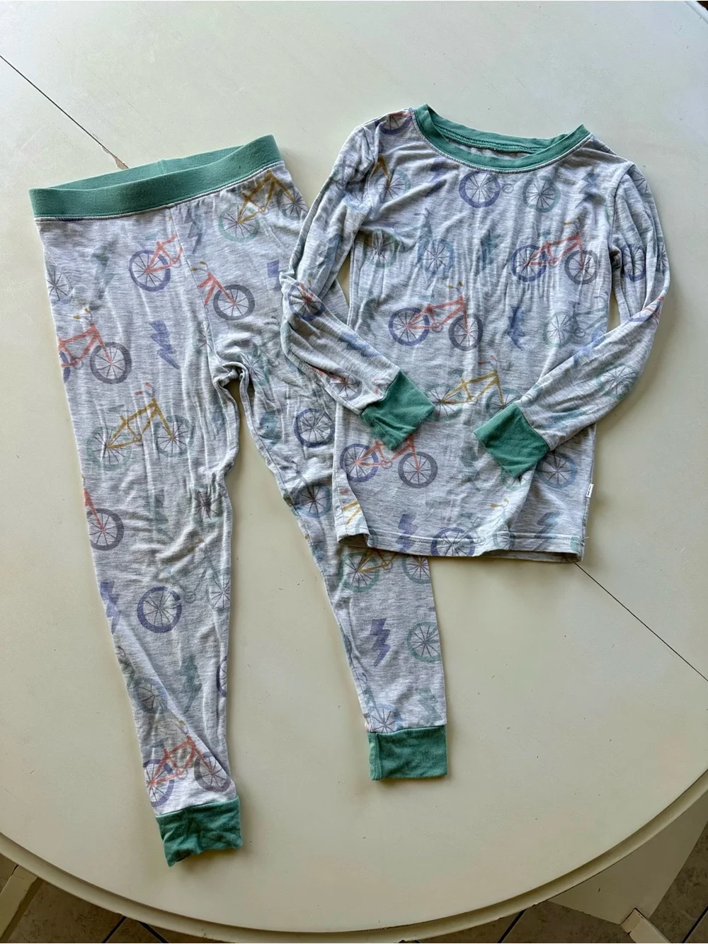Little Sleepies two piece long sleeve pajamas Size: 4T